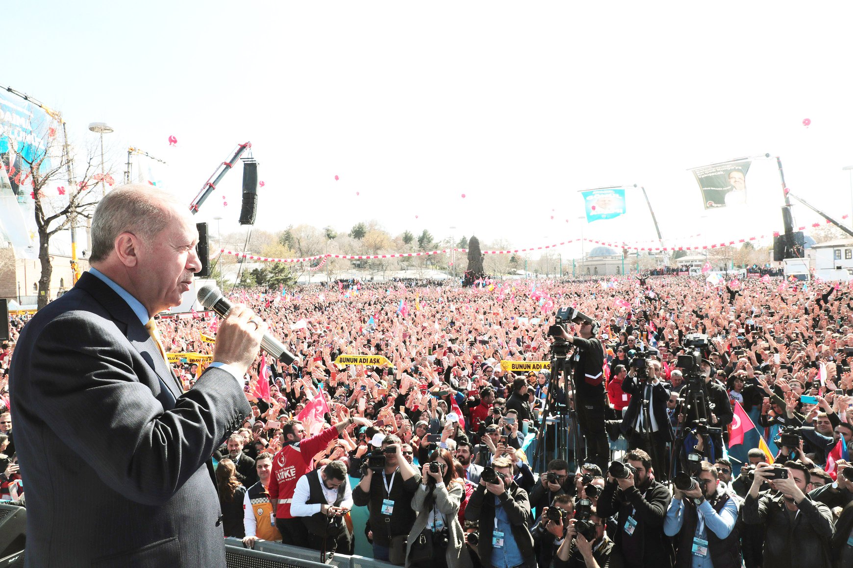 ERDOĞAN: “BİZLER TERÖRİSTLERLE OMUZ OMUZA YÜRÜYENLERE HADİ YÜRÜYÜN DİYEMEYİZ”