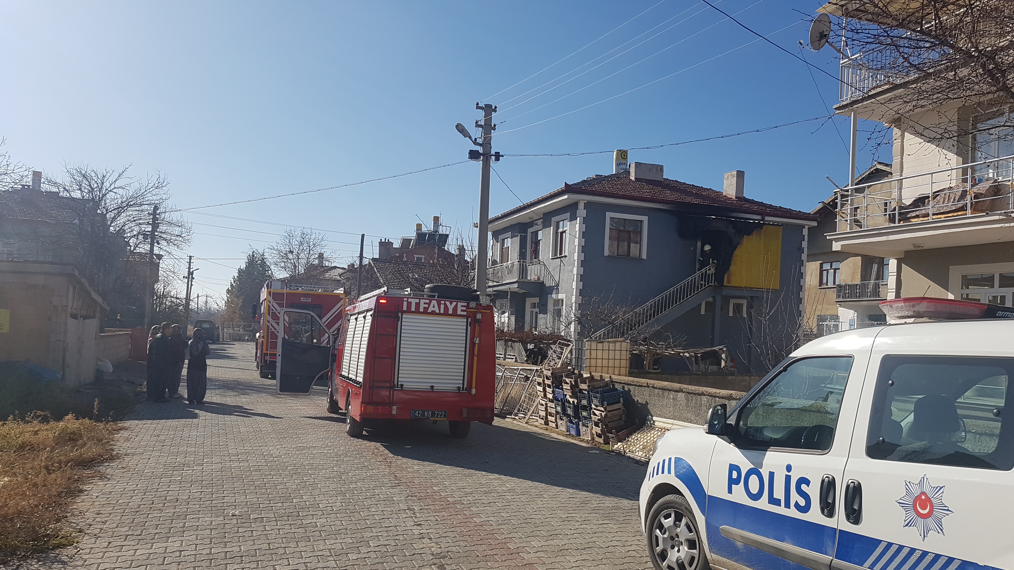 Ilgın’da ev yangını büyümeden söndürüldü.