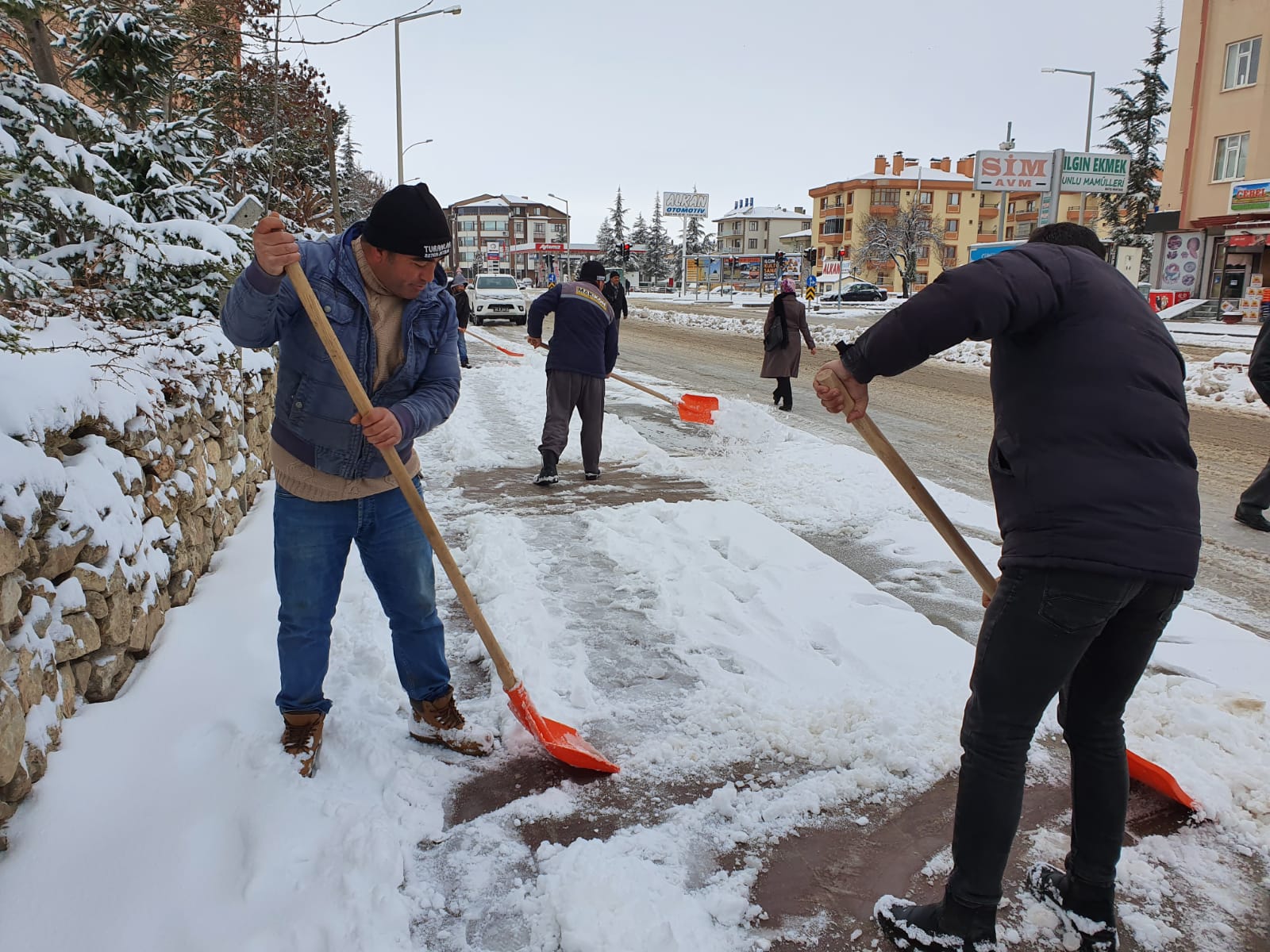 Ilgın’da Yol ve Kaldırımlar Kardan Temizleniyor,,