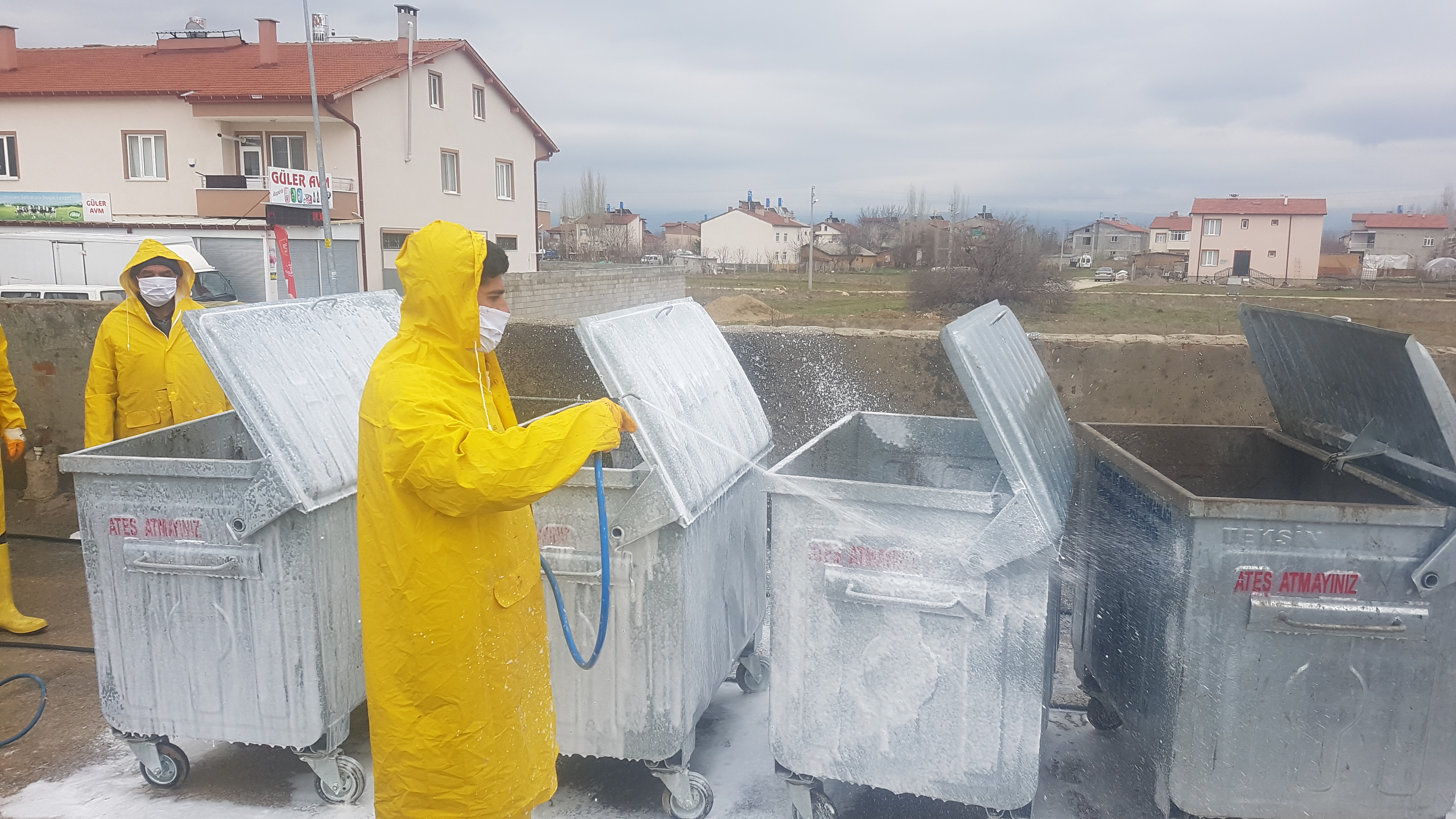 ‘’Çöp kovaları yıkanıyor’’