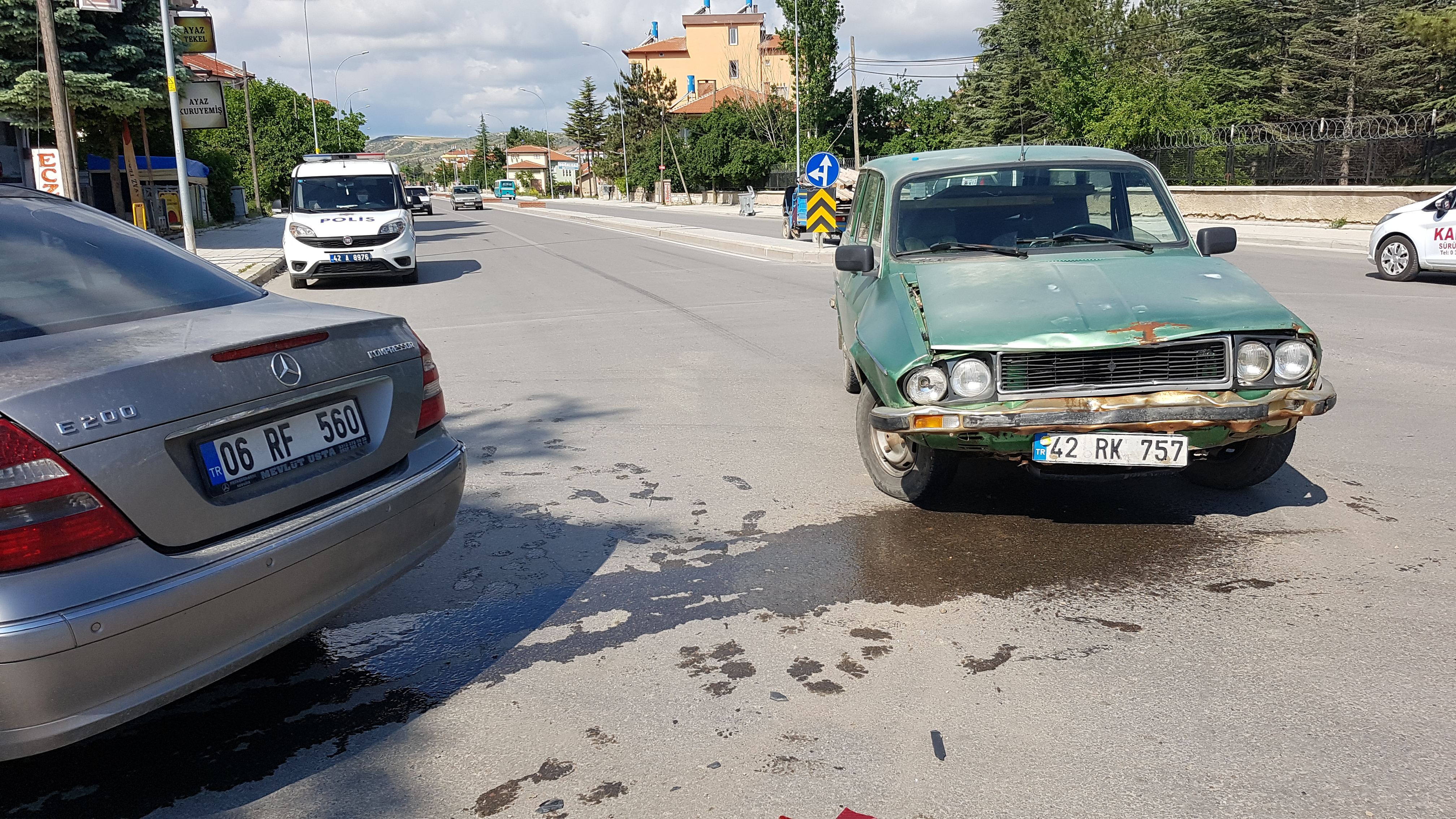 iki otomobil Çarpıştı 1 Kişi Yaralandı.